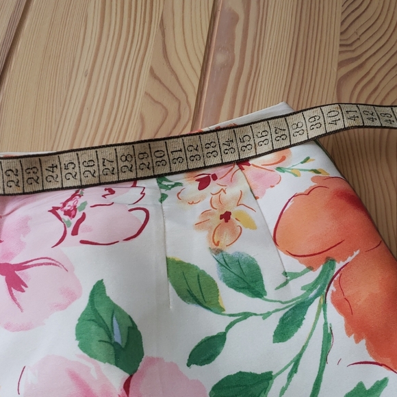 Talbots fully lined pure silk floral capris - Picture 3 of 9